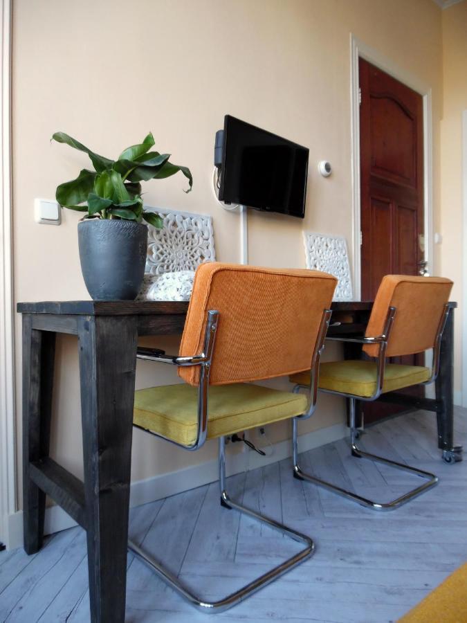 Hus Bed and Breakfast Leeuwarden Exteriör bild